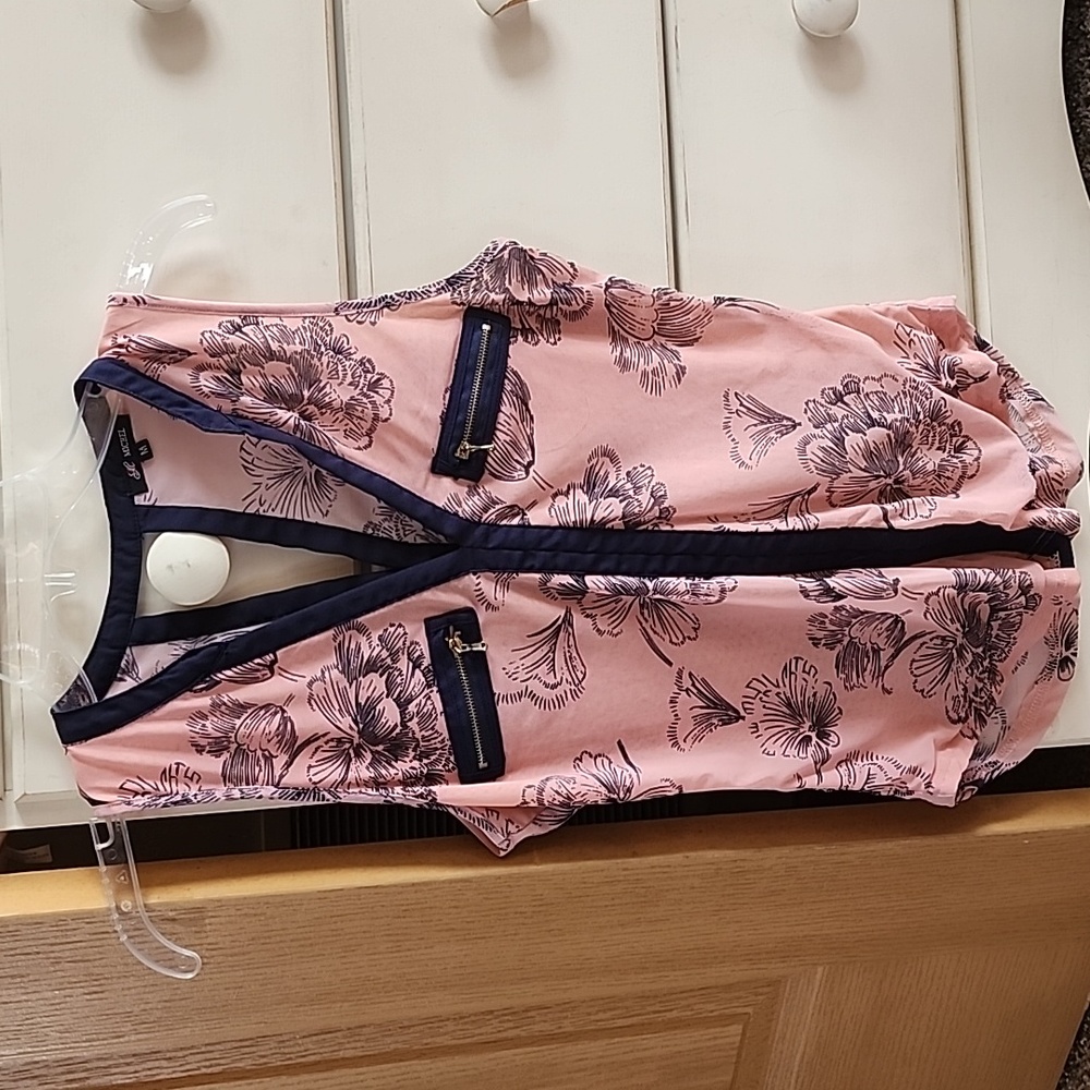 Ladies Medium top by Michel